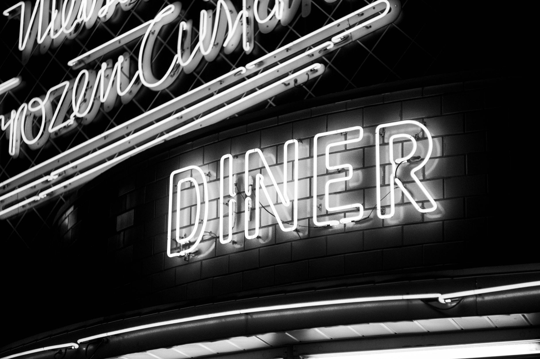 The Dark Art of UI Typography: Why Your Font Pairings Break in Dark Mode (and How to Fix It)
