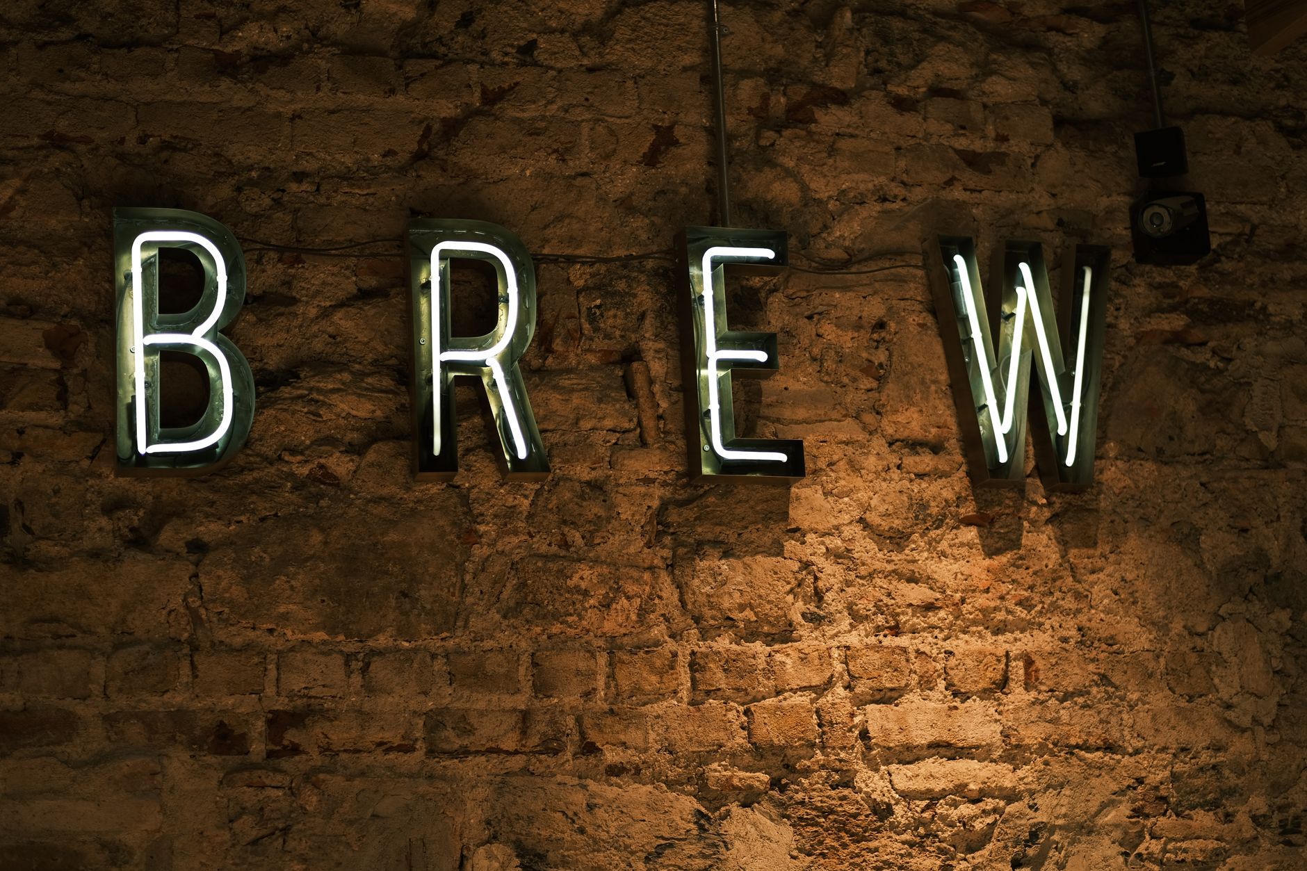 The Dark Mode Font Paradox: Why Great Typefaces Go Bad in the Dark (And How to Fix Them)