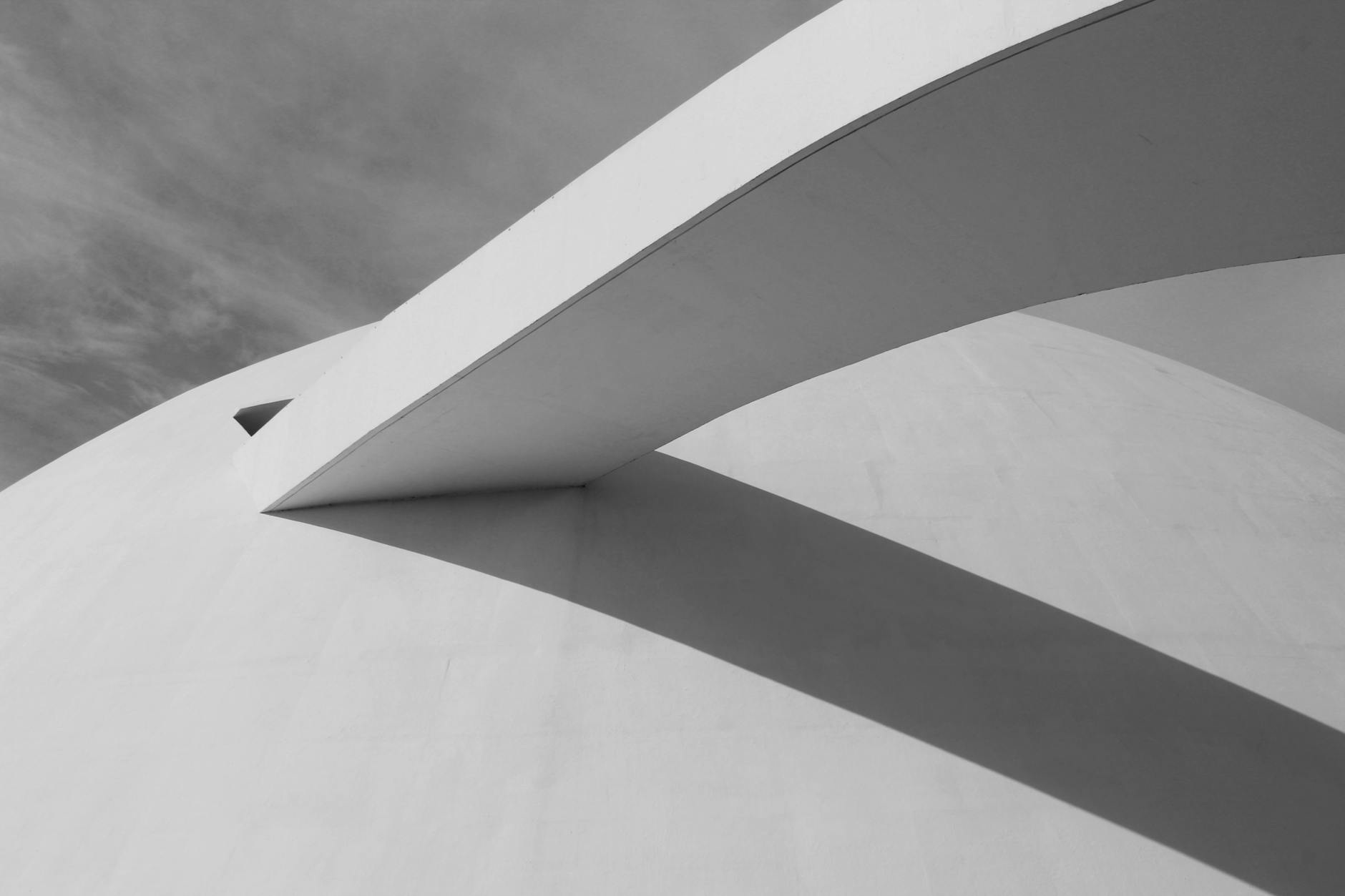The Silent Architect: Building Dynamic Layouts with Fluid Variable Typography